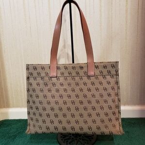 NEW SIGNATURE DOONEY & BOURKE MEDIUM TOTE